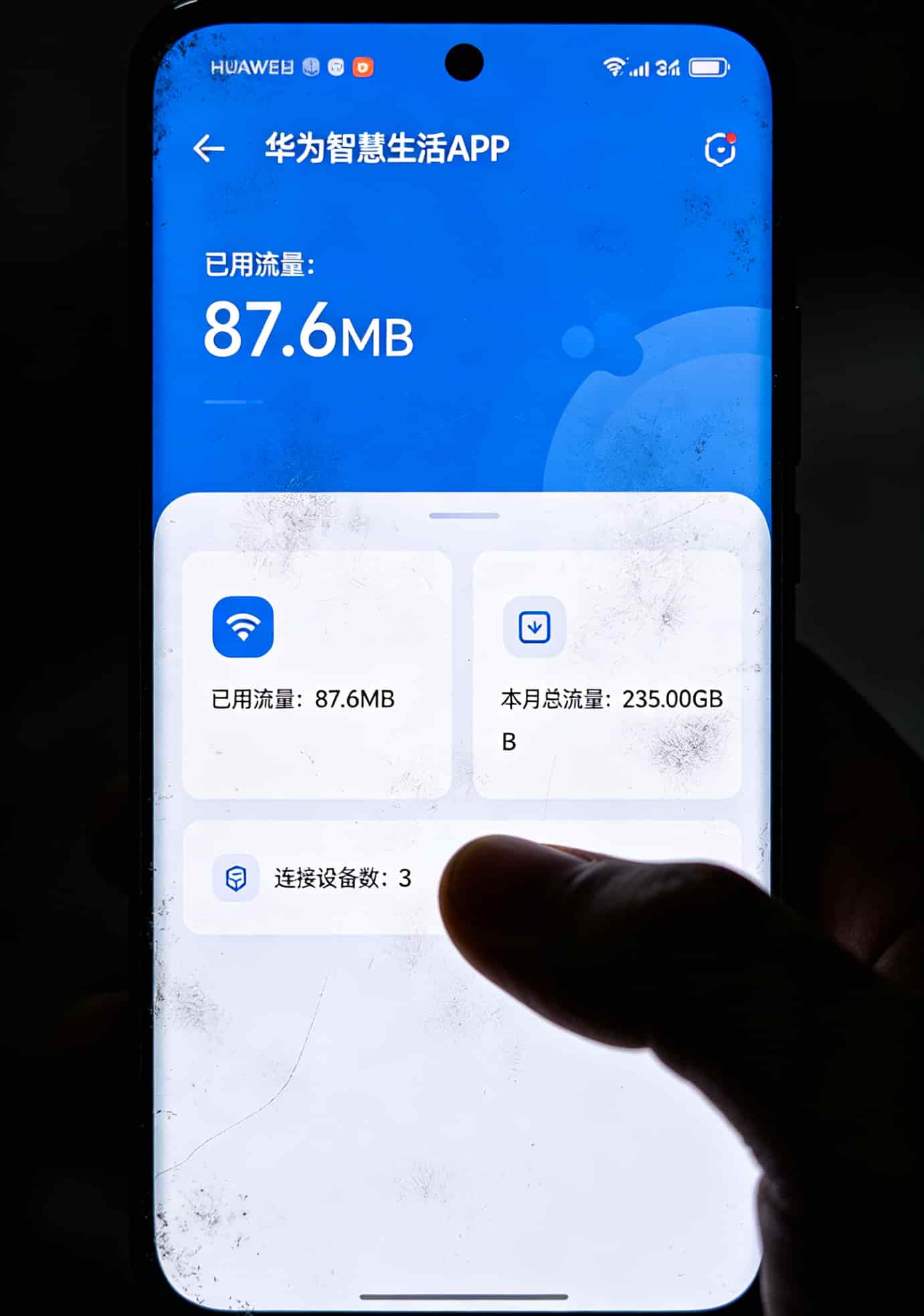 华为随行WiFi 3 Pro正面与侧面接口特写